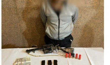 القبض على مسجل خطر بحوزته بندقية وحشيش وآيس بمنطقة المعصرة