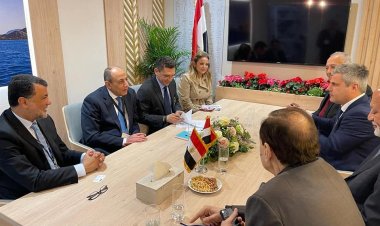 الفريق محمد عباس حلمى يشهد توقيع بروتوكولات تعاون لمصر للطيران وإير كايرو