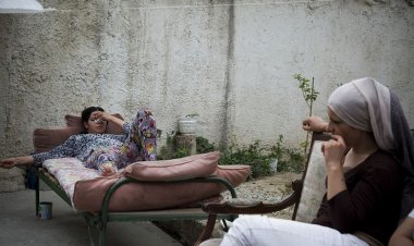 عائلات بأكملها تنهي حياتها.. أسباب الانتحار الجماعي بإيران