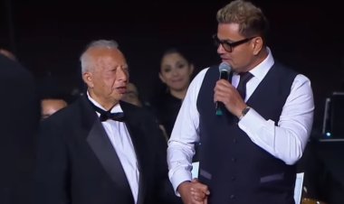 عمرو دياب لـ هاني شنودة بحفل تكريمه بالرياض: «بشكرك على تاريخي ولولاك مكنتش جيت من بورسعيد»