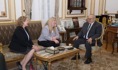 «الخشت» يستقبل وفد السفارة الأميركية لبحث التعاون الأكاديمي بين جامعة القاهرة والجامعات الأمريكية