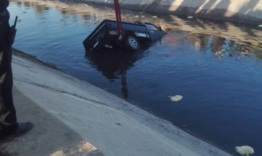 بالأسماء.. إصابة شخصين إثر انقلاب سيارة ربع نقل داخل ترعة في قنا