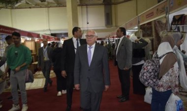 وزيرا التنمية المحلية والبيئة يفتتحان جناح «أيادي مصر»  بمعرض القاهرة الدولي