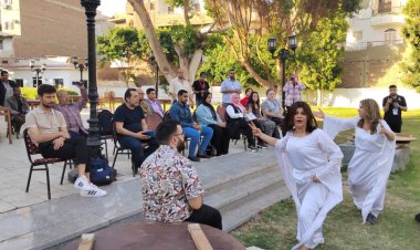 أهالي  قنا يتفاعلون مع عرض الموت فى الفصول الأربعة