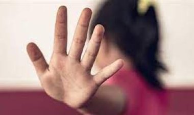 عامل وخفير يقتحمان مدرسة ويتعديان على طالب منعهما من التحرش بزميلته بالشروق