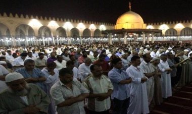 هل يجوز قطع الصلاة من أجل العمل؟.. عالم أزهري يجيب