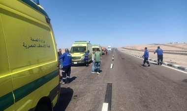 إصابة 13 شخصًا إثر انقلاب سيارة ميكروباص على طريق سفاجا الغردقة