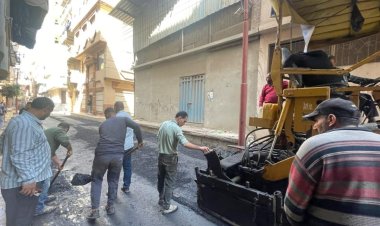 إستكمال أعمال الرصف بالأسفلت بمنطقة السيالة بدمياط