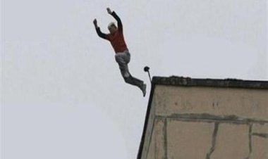 «على طريقة الأسطورة».. إجبار شاب على ارتداء قميص نوم في الشارع بعين شمس