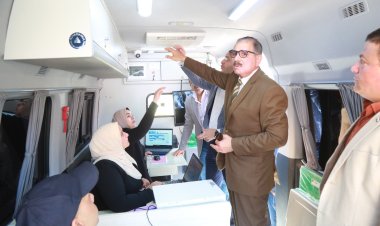 محافظ كفر الشيخ يتفقد المركز التكنولوجى المتنقل وتقديمها 124 خدمة للمواطنين
