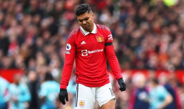 بعد طرده الثاني.. عقوبة كبيرة على نجم وسط مانشستر يونايتد