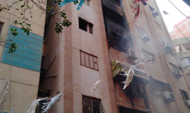 صور| إصابة 5 أشخاص بحروق واختناق في حريق عقار سكنّي بفيصل