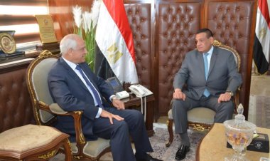وزير التنمية المحلية يتابع مع محافظ الجيزة مشروعات حياة كريمة والخطة الاستثمارية