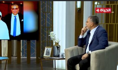 ما سر بكاء عمرو الليثي عند عرض صورة والدته؟