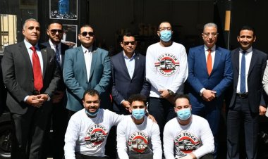 محافظ الفيوم و وزير الشباب يتفقدان أحد مشروعات الطعام المتنقلة «ايجي تراك»