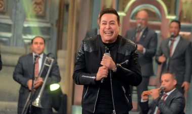 حكيم: ندمان على أغنية «كلام الناس» .. و«مصدقتش أني غنيت لجائزة نوبل»