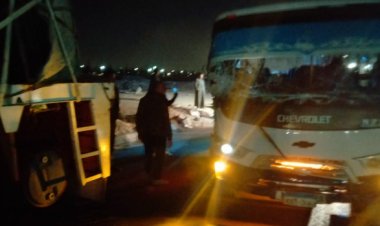 إصابة 16 شخصا فى حادث تصادم  مينى باص و سيارة نقل  بأكتوبر (صور)