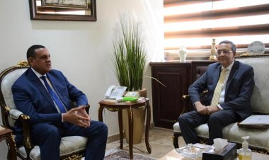 وزير التنمية المحلية يبحث مع سفير الهند بالقاهرة مجالات التعاون المشترك بين الجانبين
