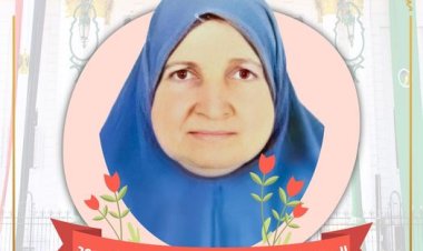 نائب محافظ المنيا يهنئ الفائزة بلقب الأم المثالية