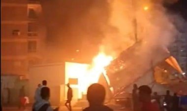 «حدث ليلا».. اندلاع حريق داخل محل بمنطقة جسر السويس (صور)