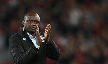 كريستال بالاس يقيل المدرب باتريك فييرا من منصبه