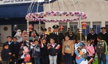 زيارة عدد من طلاب إحدى المدارس لبعض الجهات الشرطية بكفر الشيخ