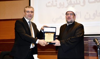 تكريم وزير الأوقاف تقديرًا لجهوده في نشر الفكر الوسطي داخليًّا وخارجيًّا