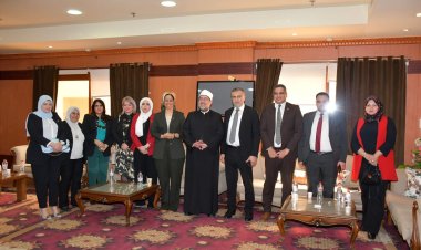 وزير الأوقاف يلتقي وفدًا من أعضاء تنسيقية شباب الأحزاب بأكاديمية الأوقاف الدولية