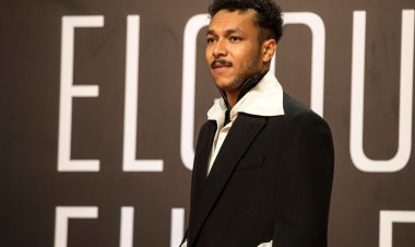 ويجز: «بقول للجمهور اديني فرصة .. واسمعني ولا تحكم على الكتاب من غلافه»