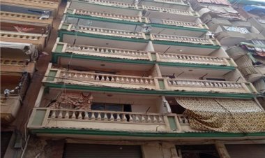 «طليقته رفضت العودة».. أب يحتضن طفله ويقفز به من أعلى عقار بالإسكندرية