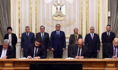 رئيس الوزراء يشهد توقيع اتفاقية المساهمين بين قناة السويس ومجموعة شركات «V اليونانية»