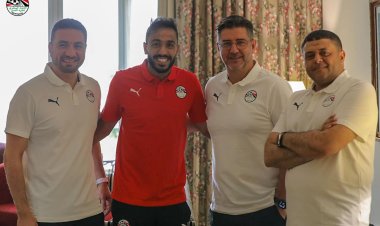 شاهد| فيتوريا يستقبل كهربا وهاني قبل انطلاق معسكر المنتخب