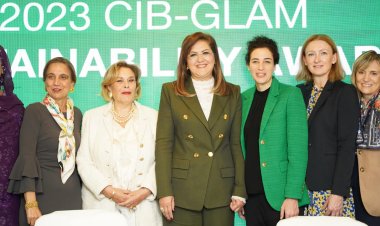 وزيرة التخطيط  تشارك بحفل البنك التجاري الدولي وGLAM لتوزيع جائزة الاستدامة