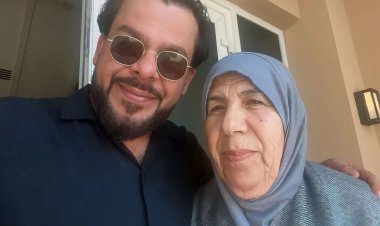 منذر رياحنة ينشر صورا مع والدته احتفالاً بعيد الأم:  «حبيبة عمري»