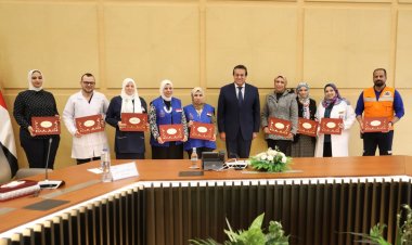 وزير الصحة يكرم النماذج المتميزة من مقدمي الخدمة الطبية