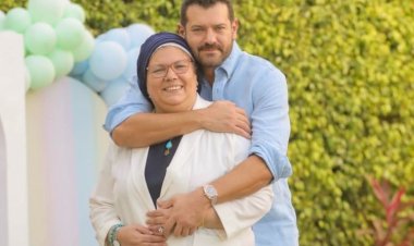 عمرو يوسف يوجه رسالة لوالدته بمناسبة عيد الأم: «يا أحلى حاجة فى الدنيا»