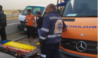 إصابة موظف وزوجته وابنهما إثر اصطدام سيارة بالرصيف بمنطقة أكتوبر