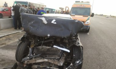 إصابة 5 أشخاص فى حادث تصادم سيارة ميكروباص مع ملاكي أعلى الطريق الأوسطى (صور)