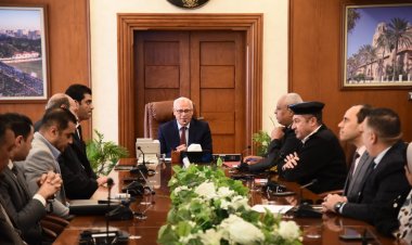 محافظ بورسعيد يستعرض مقترح تطوير منطقة منفذ شرق التفريعة