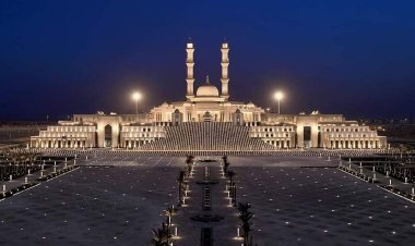 «أثقل نجفة وأكبر منبر في العالم».. مسجد مصر الكبير يدخل موسوعة جينيس للأرقام القياسية