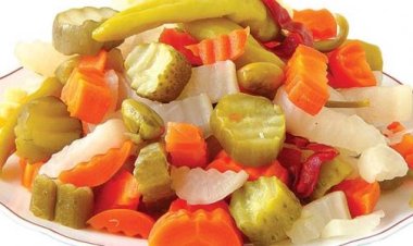 طريقة عمل المخلل المشكل لسفرة أول يوم رمضان