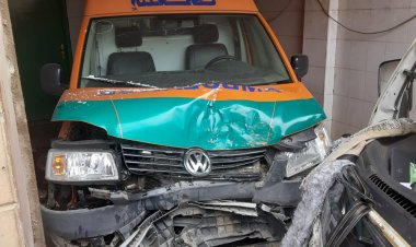 سيارة نقل محملة بالإبل تصطدم بوحدة إسعاف قرية الأبعادية بالجيزة