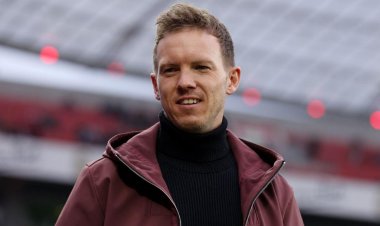 بايرن ميونيخ يعلن إقالة مدربه ناجيلسمان وتعيين توخيل بديلاً له