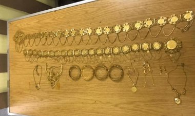 إحباط محاولة راكبة عربية تهريب كمية كبيرة من المشغولات الذهبية داخل حقيبة سفرها