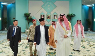 رئيس وزراء ماليزيا يغادر المدينة المنورة