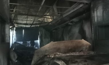 صور| اخماد حريق إلتهم عدة سيارات داخل ورشة دوكو في قليوب