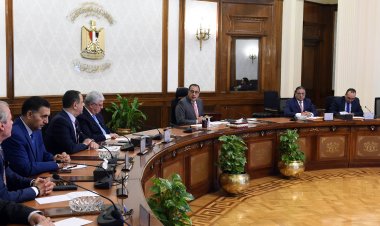 رئيس الوزراء يستعرض مقترحات تطوير الصورة البصرية للطريق الدائري