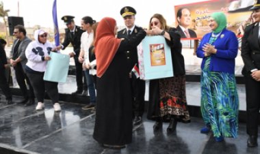 بمشاركة لبلبة ونهال عنبر..  «الداخلية»  تقيم احتفالية لأهالى المناطق الحضارية الجديدة بمناسبة عيد الأم (صور)