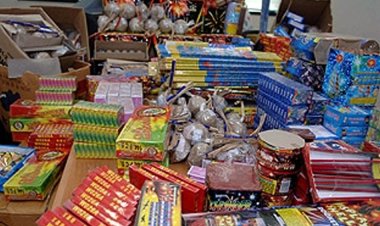 «بحوذته مليون صاروخ» القبض على أحد تجار الألعاب النارية بالجمالية