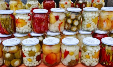 استشاري تغذية يحذر من تناول المخللات والسكريات بكثرة في رمضان